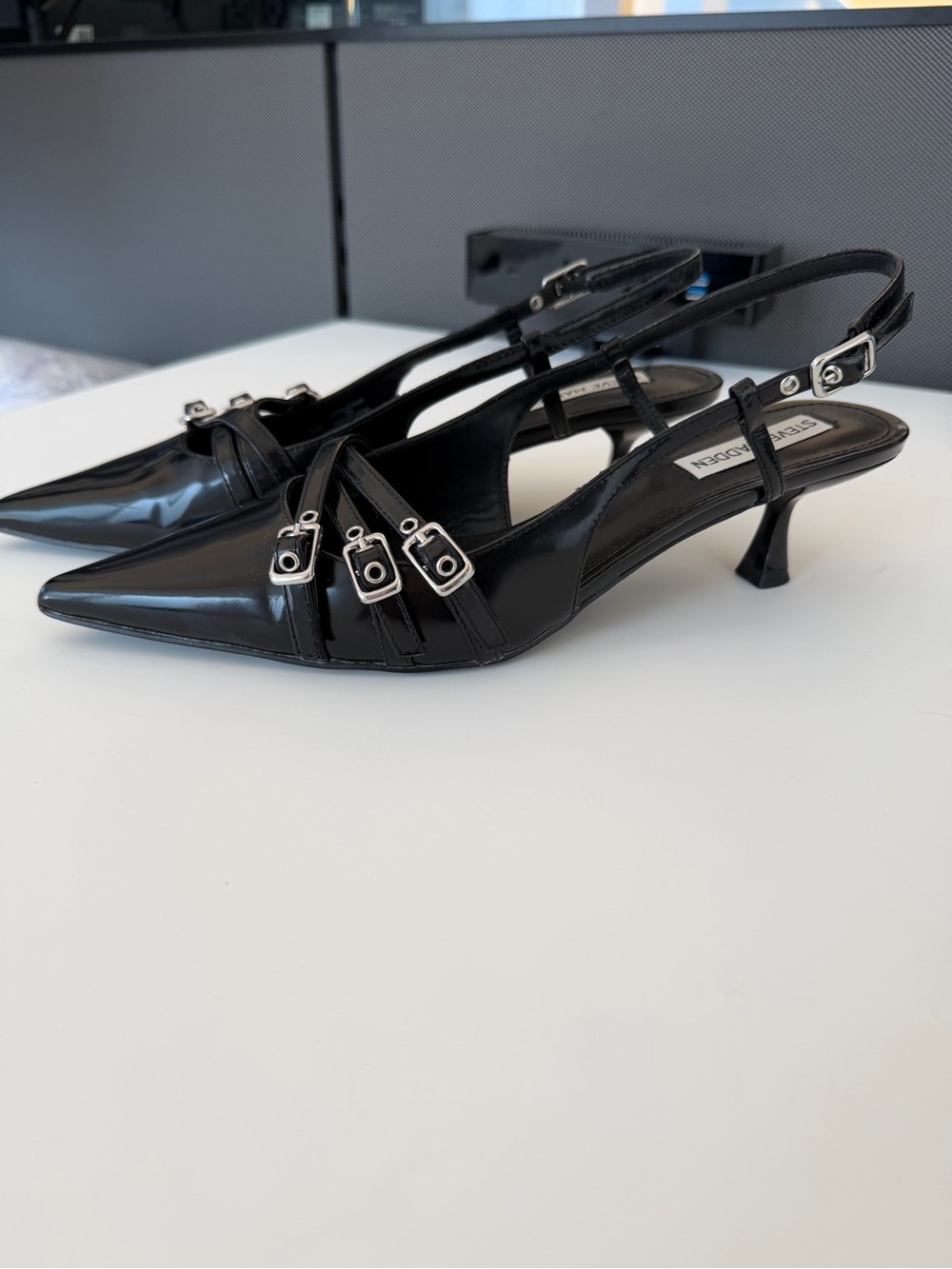 Steve Madden Black Patent Buckle Slingback Kitten Heels – Size 9